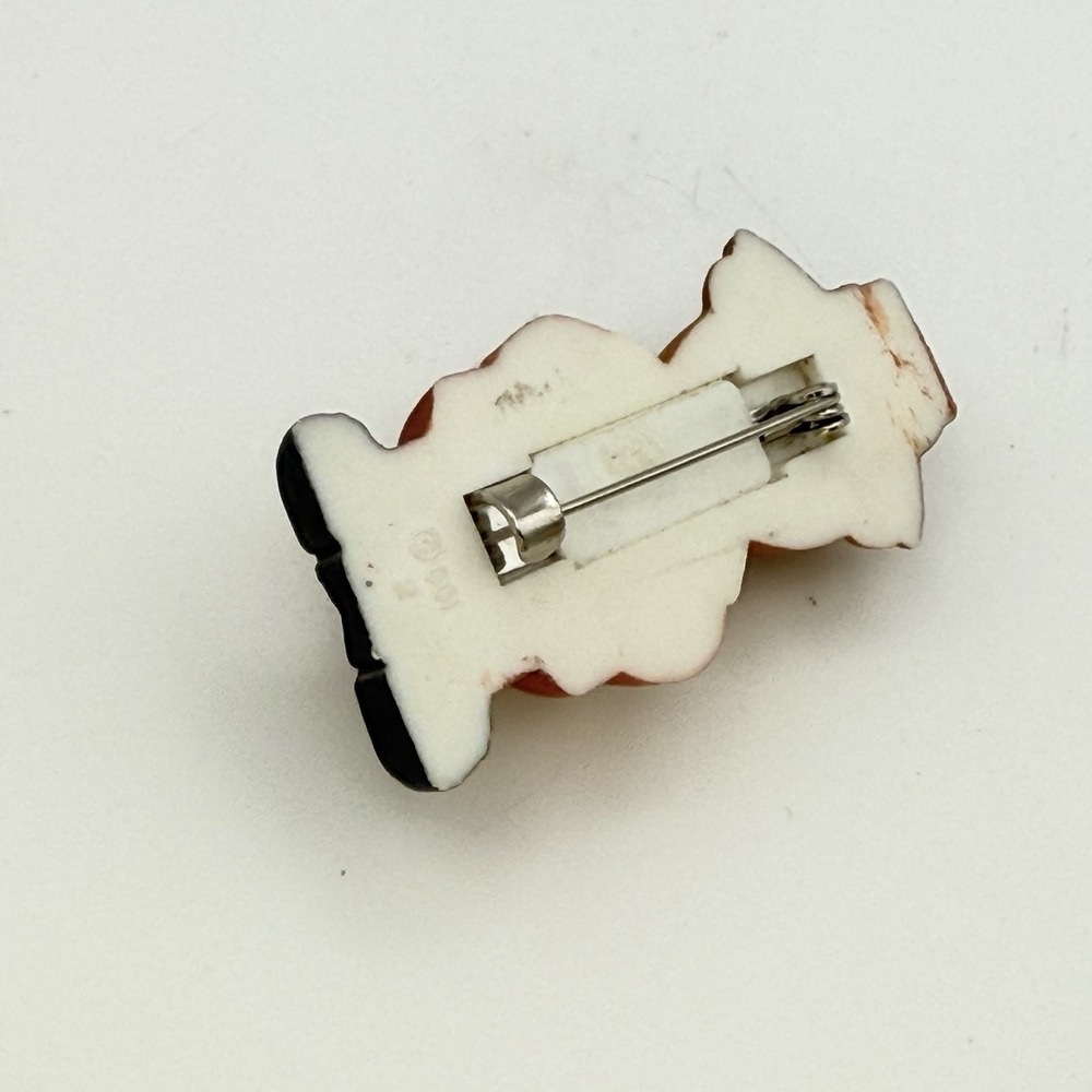 GGI Pilgrim Bear Pin Brooch Pumpkin Thanksgiving Fall Holiday Brown Matte Resin - Picture 5 of 7